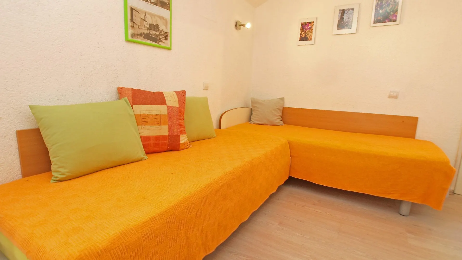 Apartments Mara 44 Valbandon Croatia